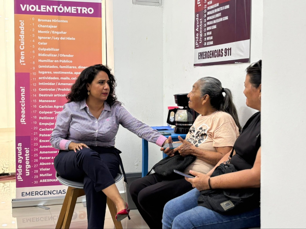 Su trayectoria se basa en la impartición de talleres de violencia de género