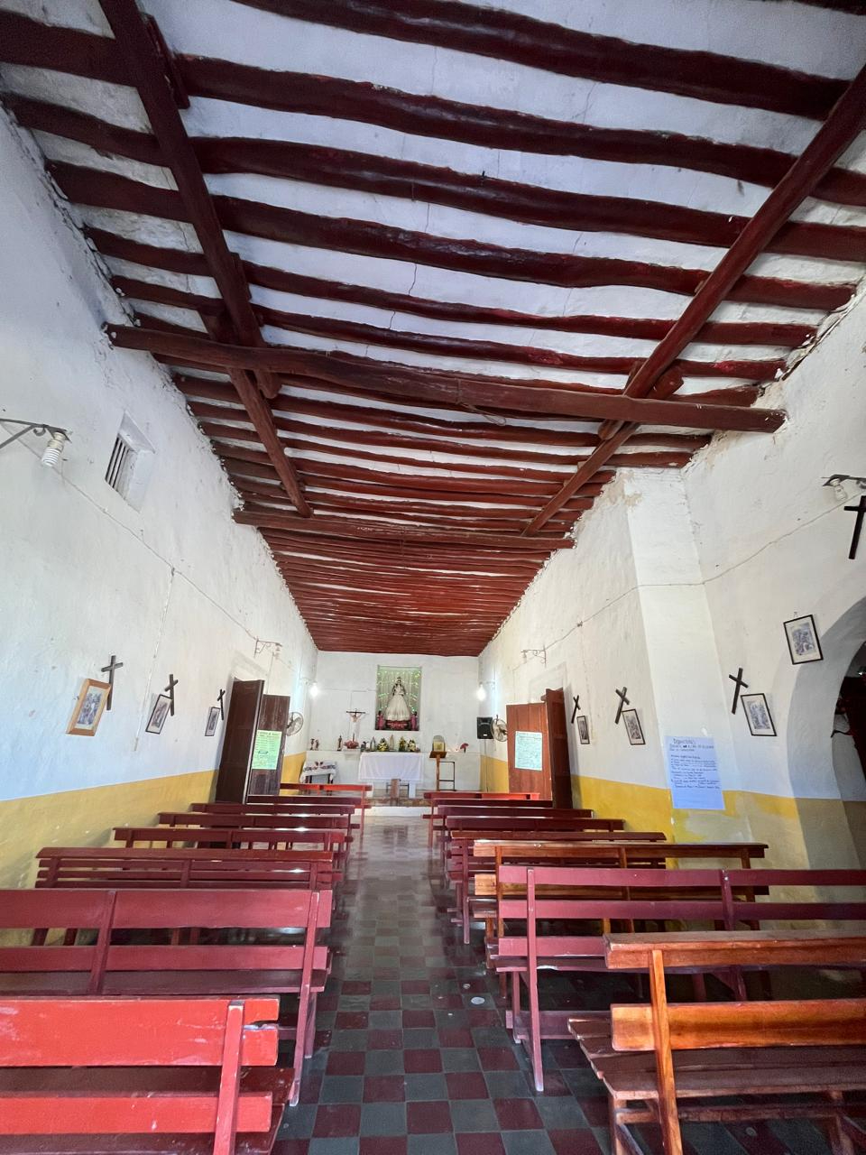 El templo tendría aproximadamente 100 años de antigüedad.