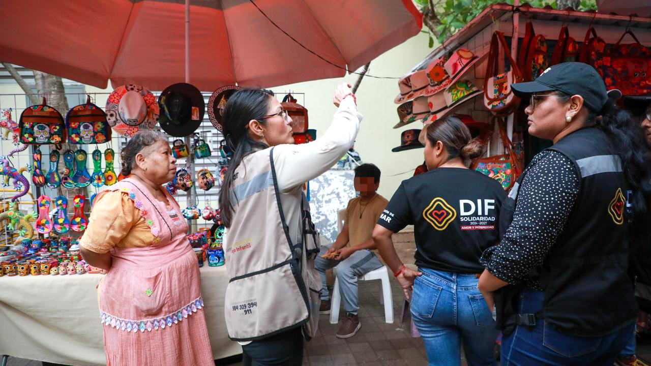 Autoridades inspeccionaron cuatro inmuebles en la ciudad. (POR ESTO!)  Un joven de 17 años atendía un puesto de artesanías en la zona centro