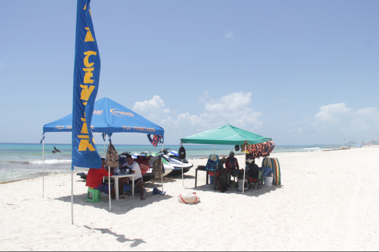 Un operador de parasailing apenas concretó 10 actividades durante el fin de semana, al resentir la poca demanda y el menor interés de los visitantes