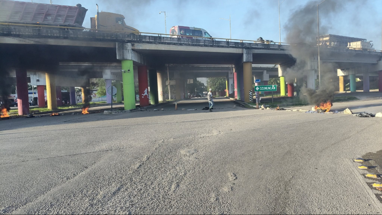 El bloqueo se realiza en la salida a Dzununcán en el Periférico de Mérida