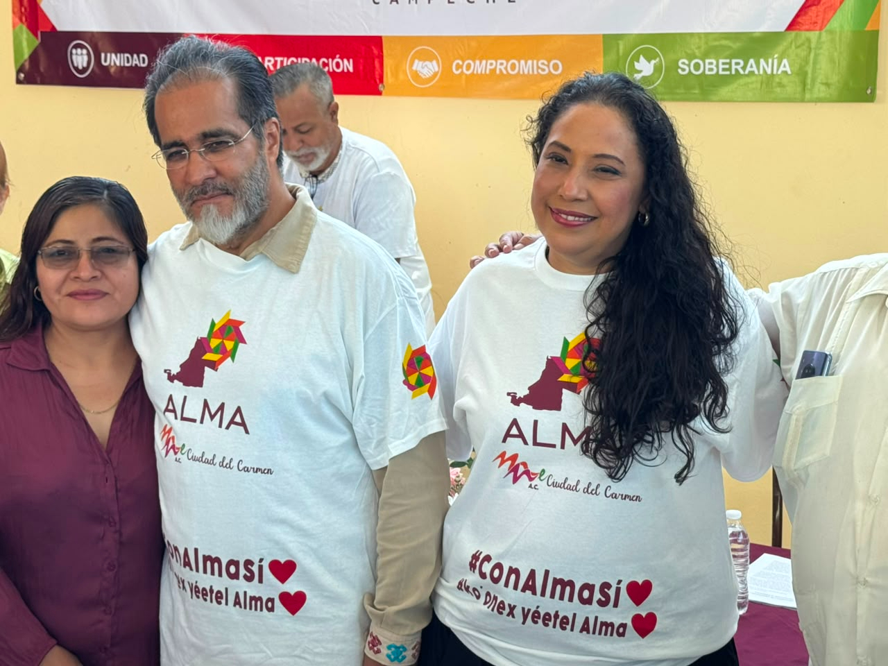 Alma Sánchez Rivero y René Bejarano Martínez durante el encuentro celebrado en Ciudad del Carmen