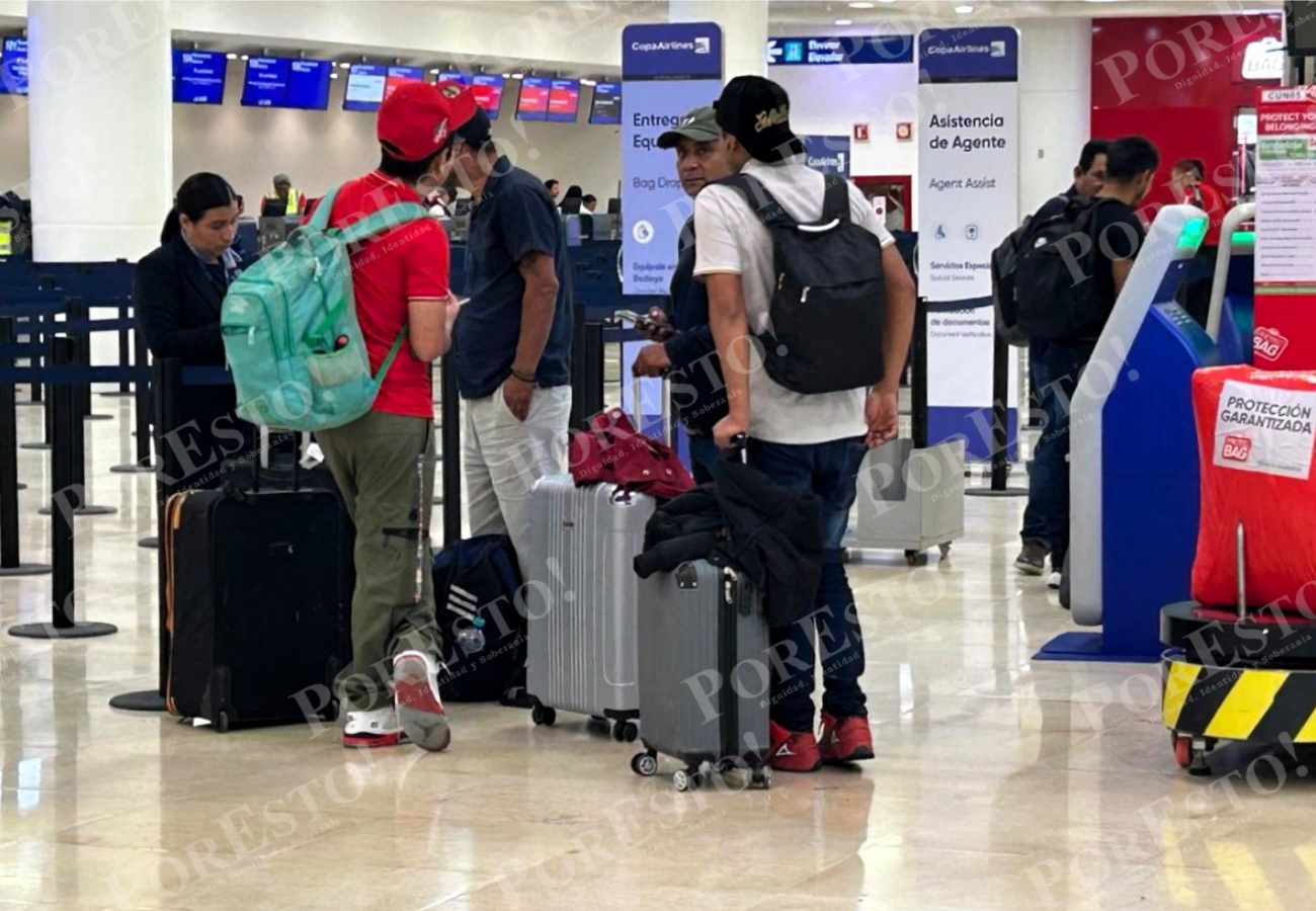 Los turistas recriminaron que en las bandas había maletas de dos vuelos diferentes