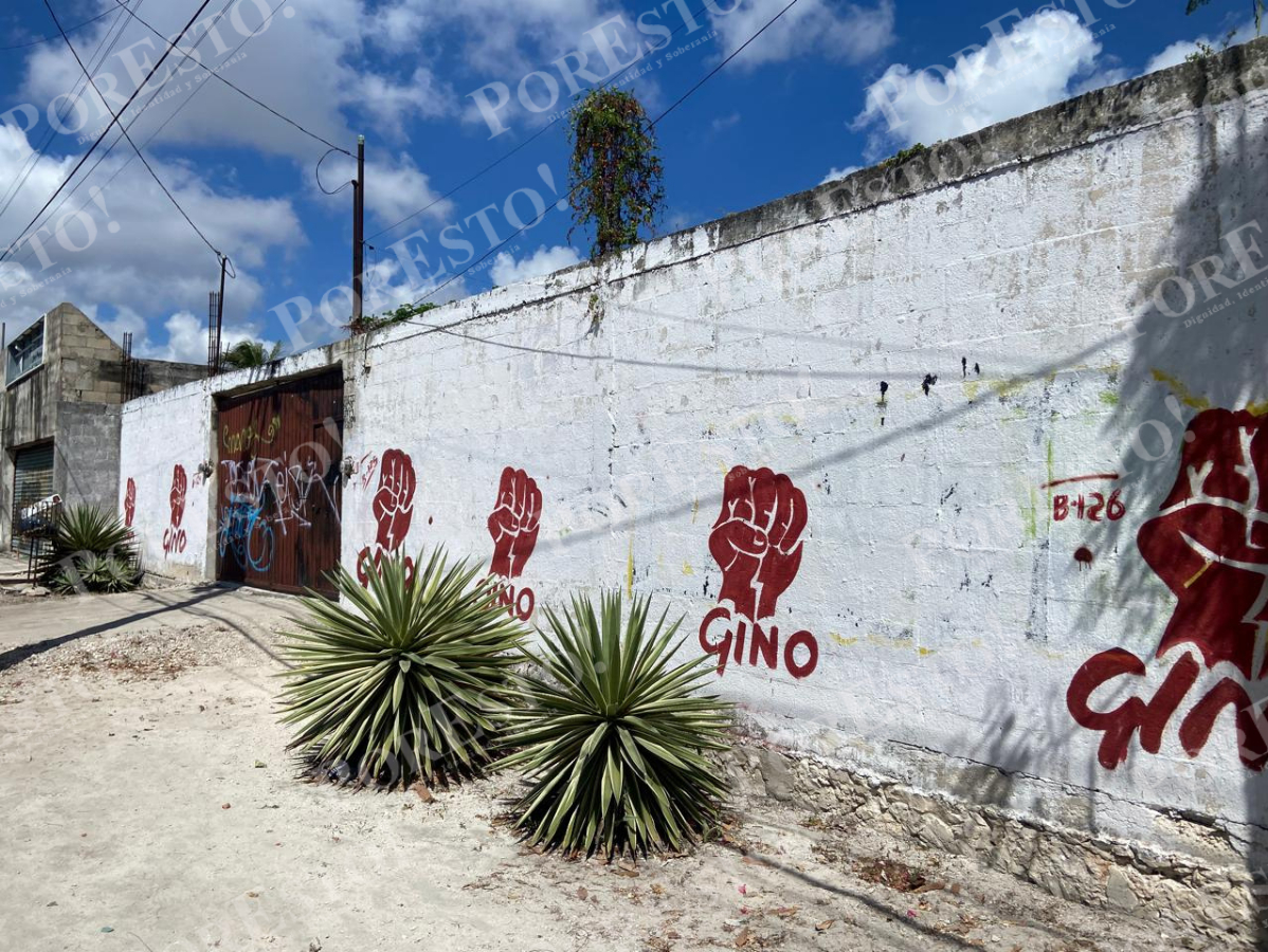 Residente de la Sm 520 dijo que llegó a su casa y encontró el muro con el nombre de Gino