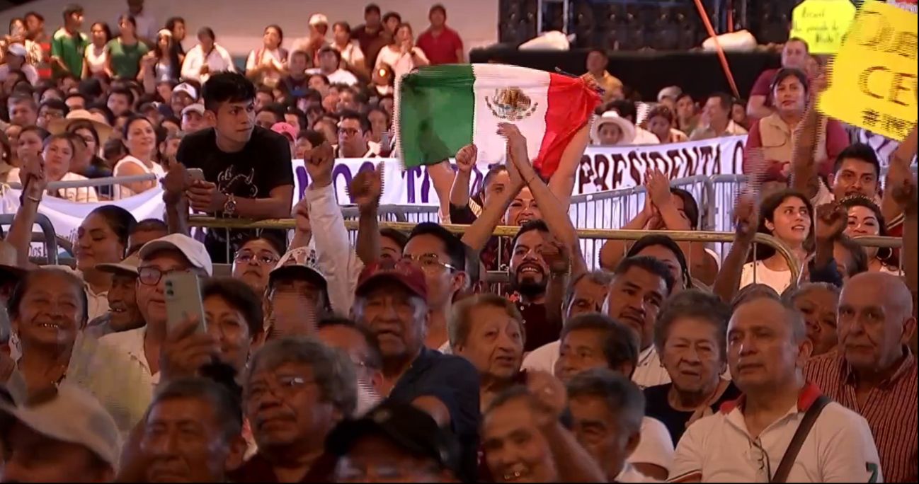 Las banderas de México y el grito de “¡Presidenta!” no faltaron