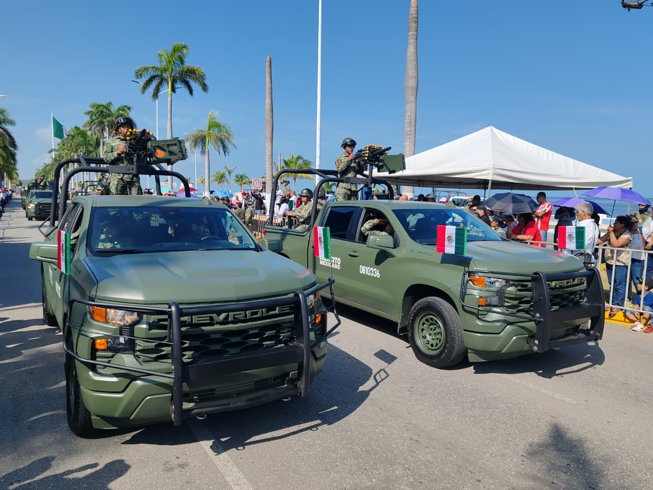 El desfile cívico militar recorrió el Malecón de la ciudad.