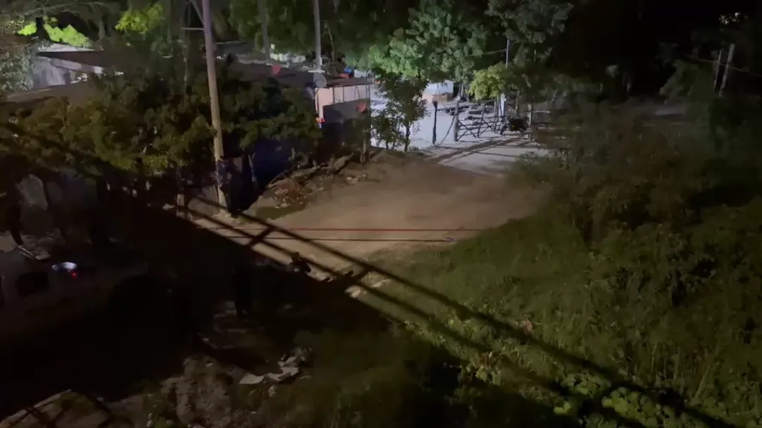 El lugar quedó bajo resguardo policial.