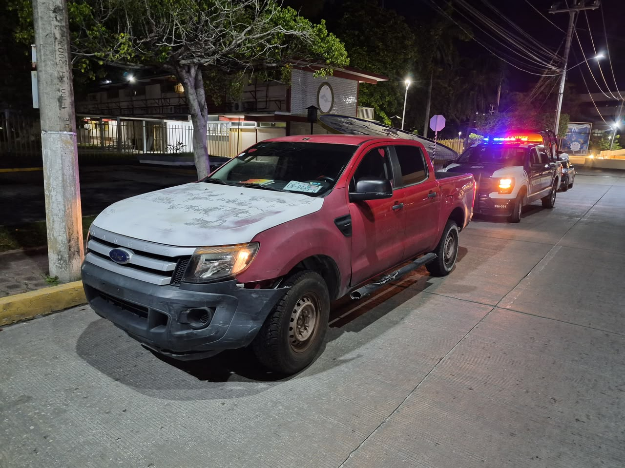 El conductor de una camioneta Ford Ranger roja le habría cortado el paso al no respetar la preferencia.