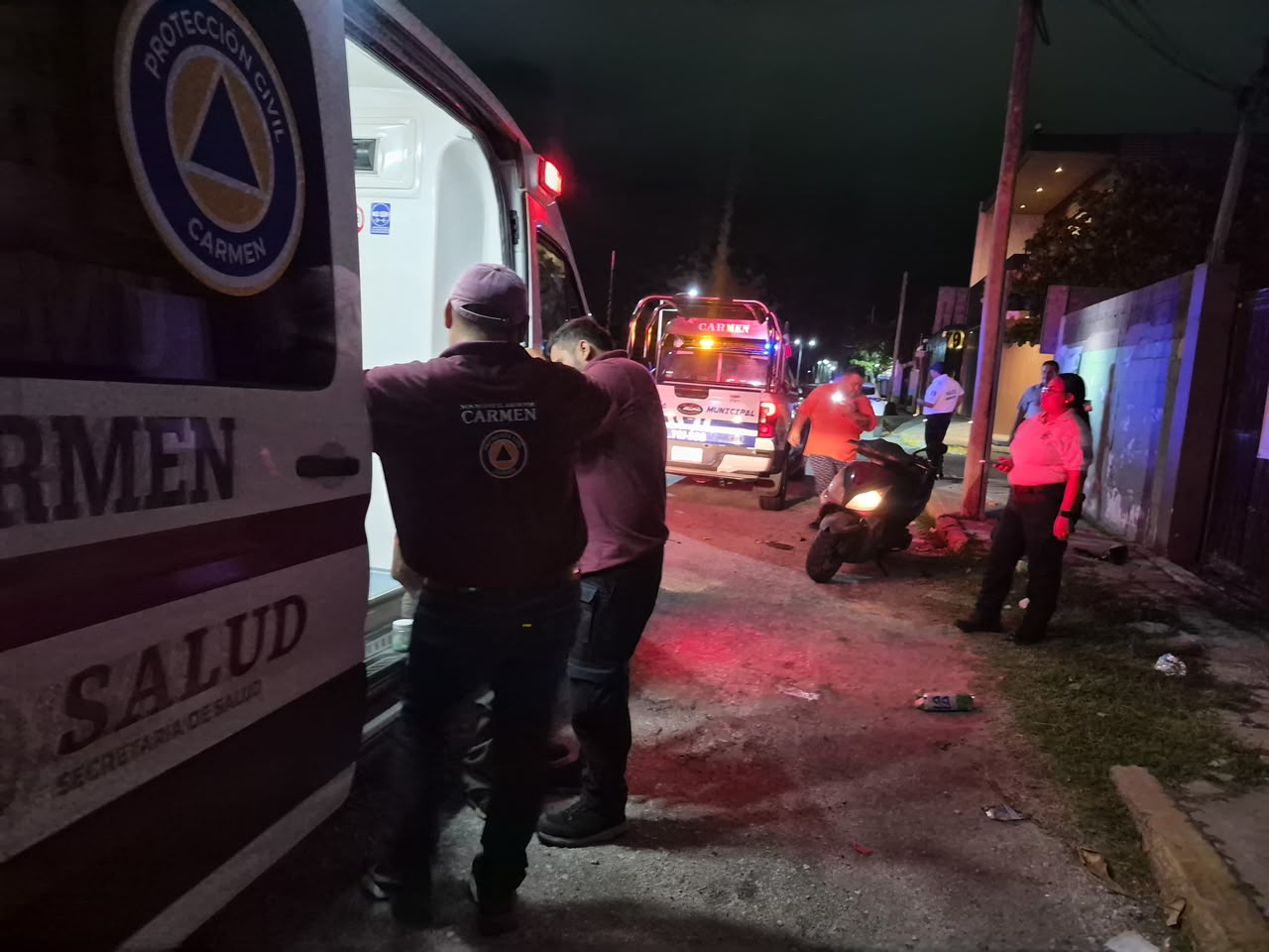 Paramédicos de Protección Civil valoraron al herido y descartaron su traslado hospitalario.