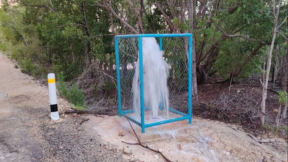 Roban válvula de agua potable y provocan una fuga que afecta a Isla Arena