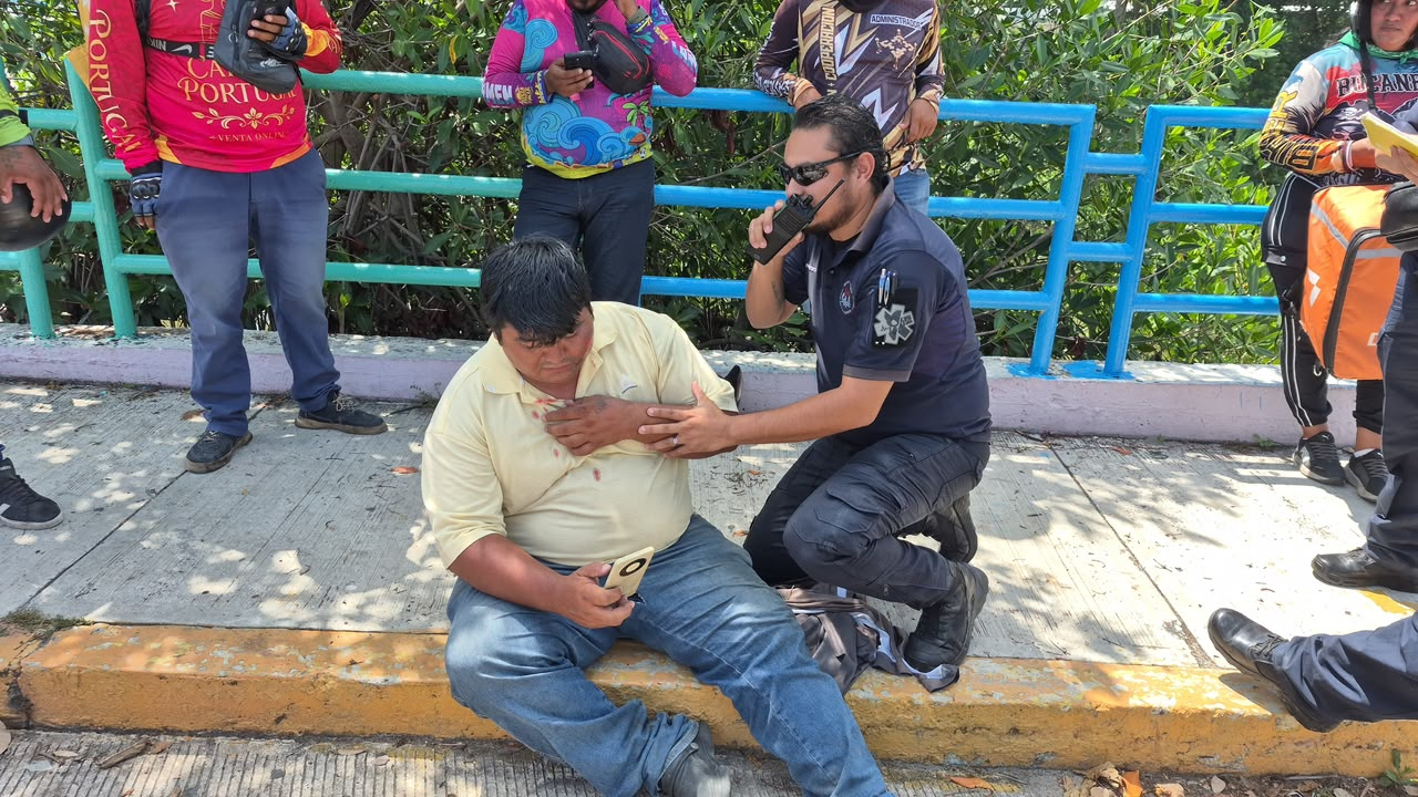 Un repartidor de motomandados sufrió graves heridas al ser atropellado sobre el Malecón de la Caleta.