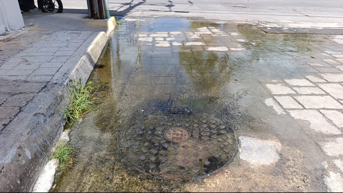Entre basura y hoyancos, vecinos enfrentan calles deterioradas y peligrosas