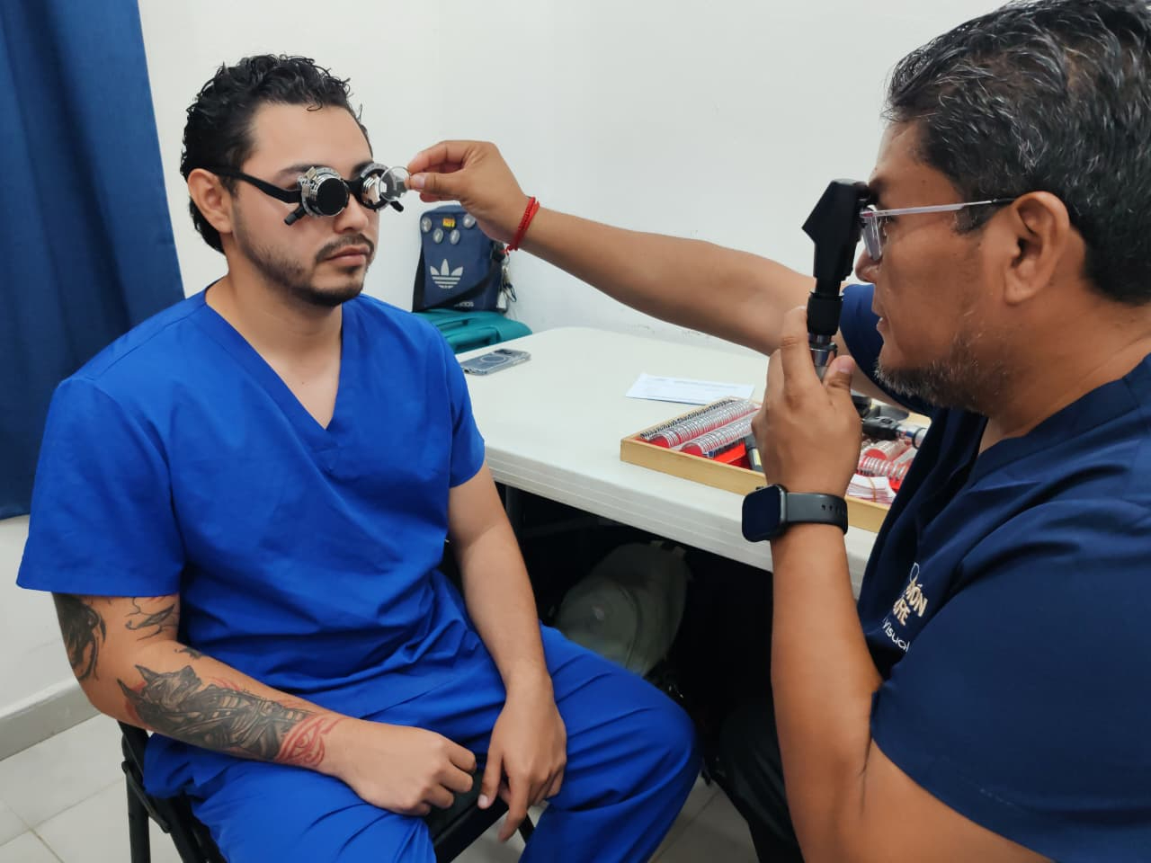 1. ¿No copia la tarea? El problema podría estar en sus ojos