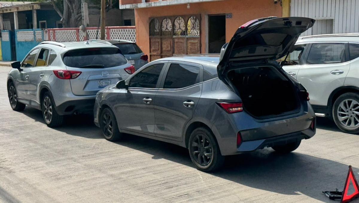 Colisión por alcance deja daños materiales en la colonia Obrera.