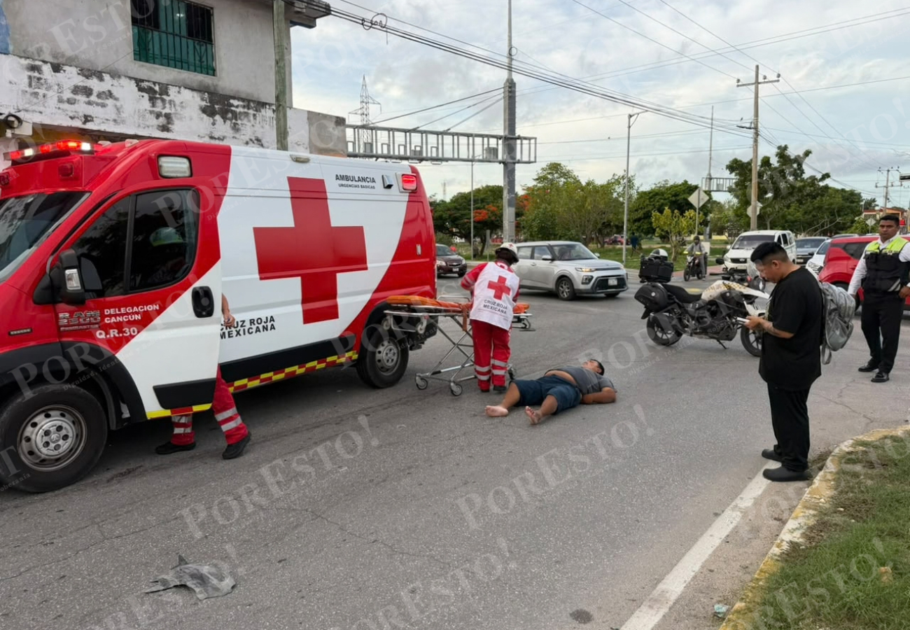 Conductora presuntamente arrolla a motociclista en la avenida ChacMool de Cancún y escapa