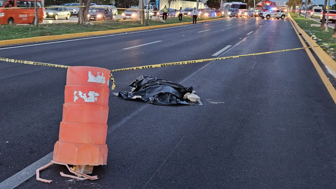 El cuerpo sin vida del trabajador quedó tendido sobre la carpeta asfáltica.