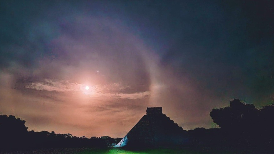 La Serpiente Lunar de Chichén Itzá es un fenómeno nocturno poco conocido