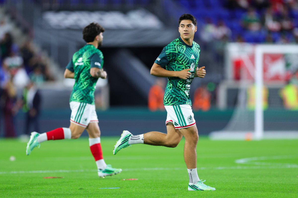 Así salta al terreno de juego México
