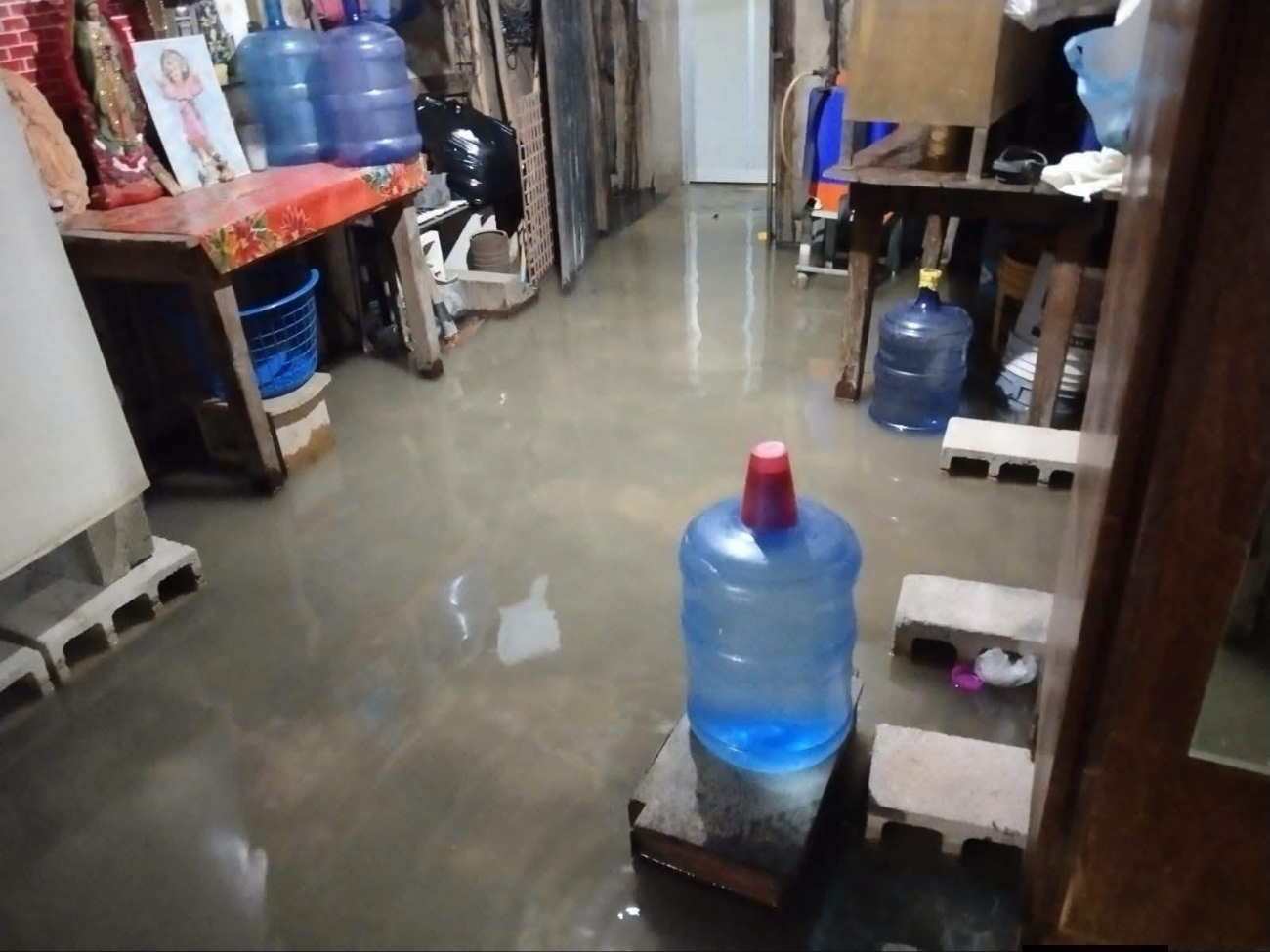 Fuertes lluvias dejaron diez viviendas inundadas en la comunidad de Kilómetro 36.