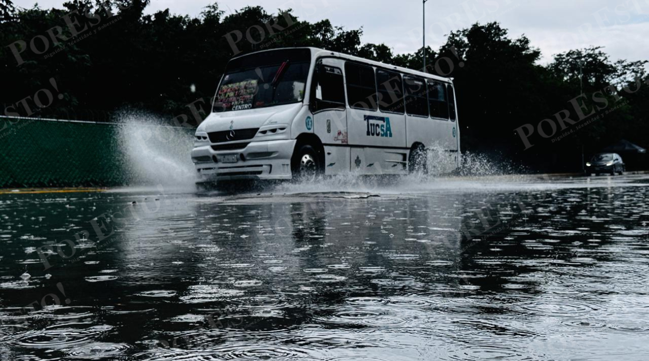 El nivel del agua aumentó en algunas calles de la ciudad
