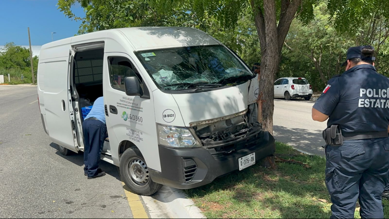Un conductor resultó lesionado tras perder el control de su combi.