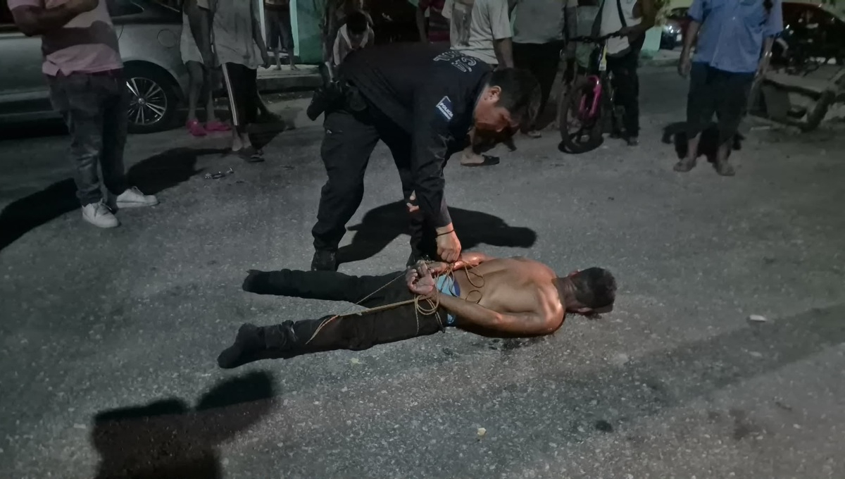 Vecinos retienen y golpean a presunto ladrón en Puente de la Unidad.