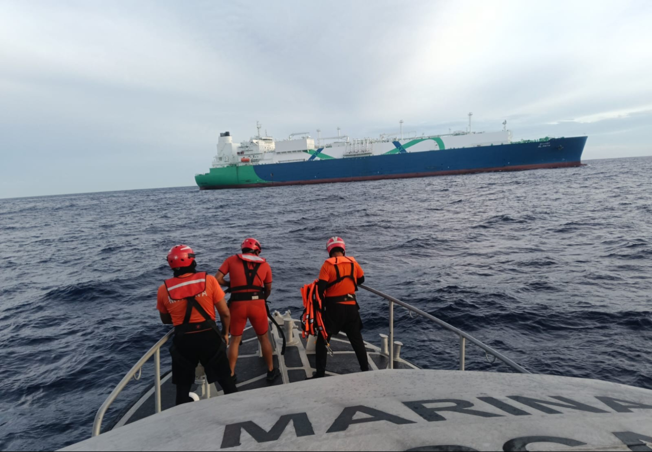 Doce personas, incluyendo a un menor de edad, fueron rescatadas en el sur del Golfo de México.