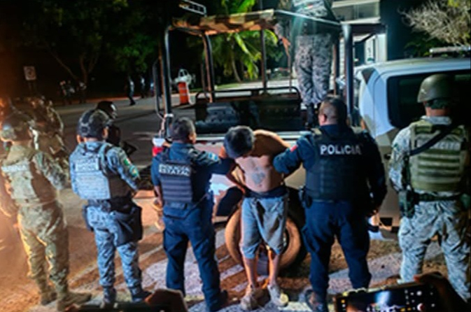 Fuerzas estatales y federales detuvieron a un sujeto acusado de robo de motocicleta en Campeche.