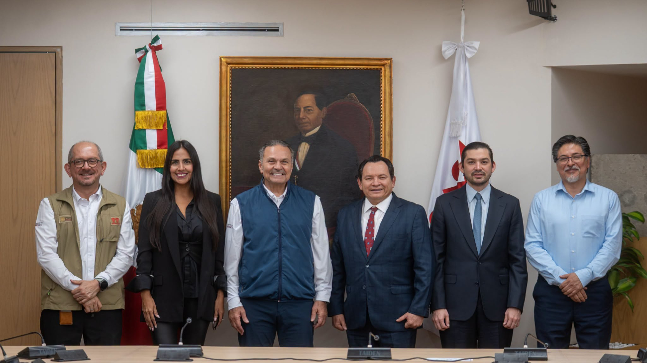 Joaquín Díaz Mena y el Infonavit dan seguimiento a proyectos de vivienda en Yucatán
