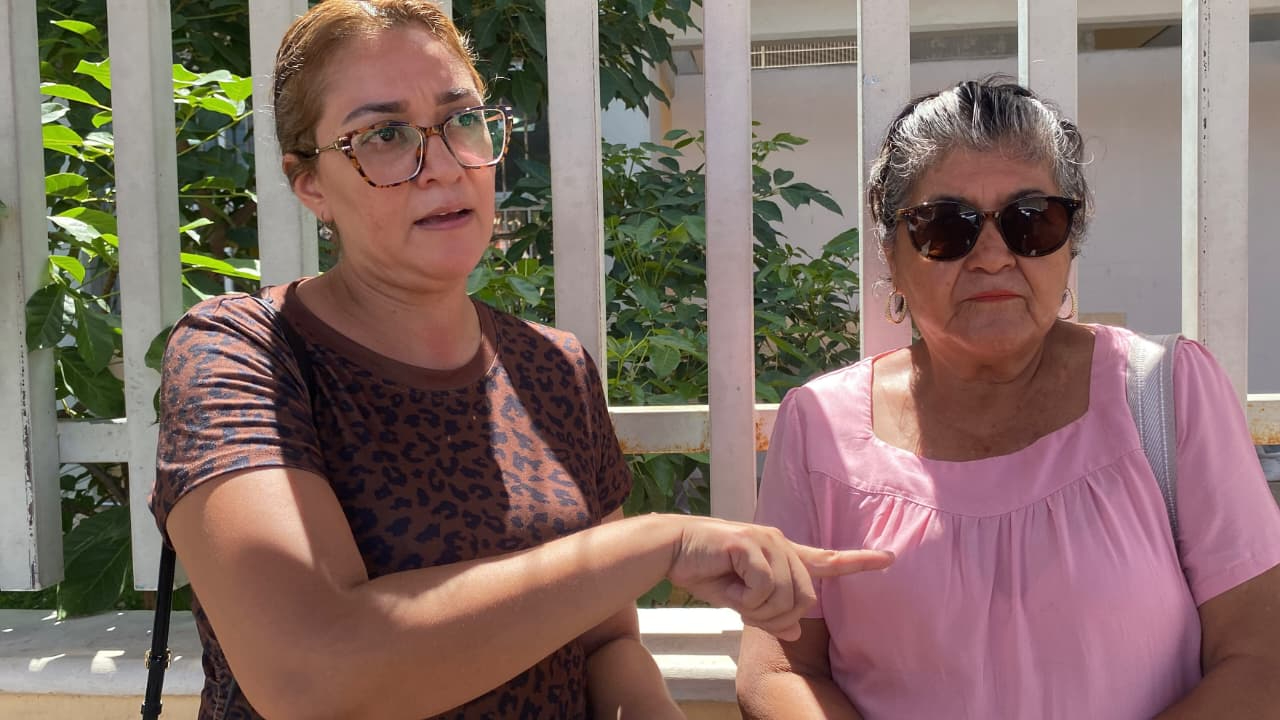 Se plantan frente a la escuela para exigir un alto al presunto bullying