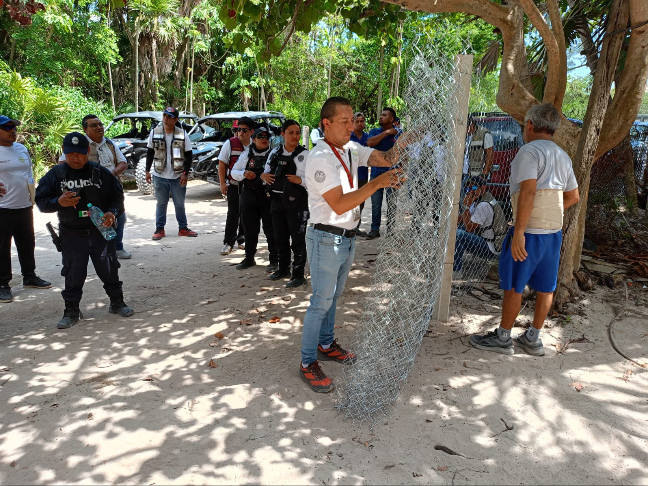 Elementos de Zofemat intervinieron tras el altercado, retiraron una malla colocada en el acceso y resguardaron tres motos acuáticas y dos lanchas