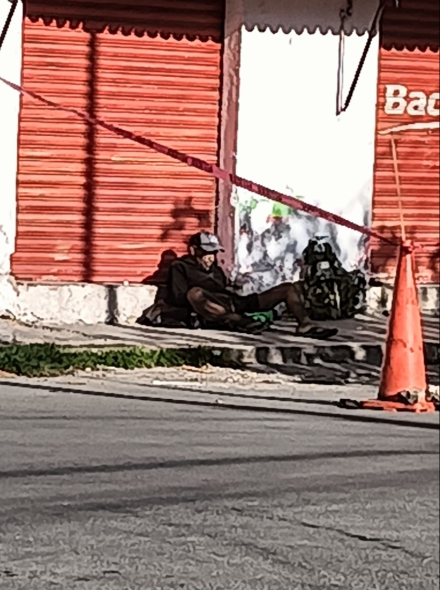 De manera preliminar, se presume que podría tratarse de un hombre de la tercera edad.