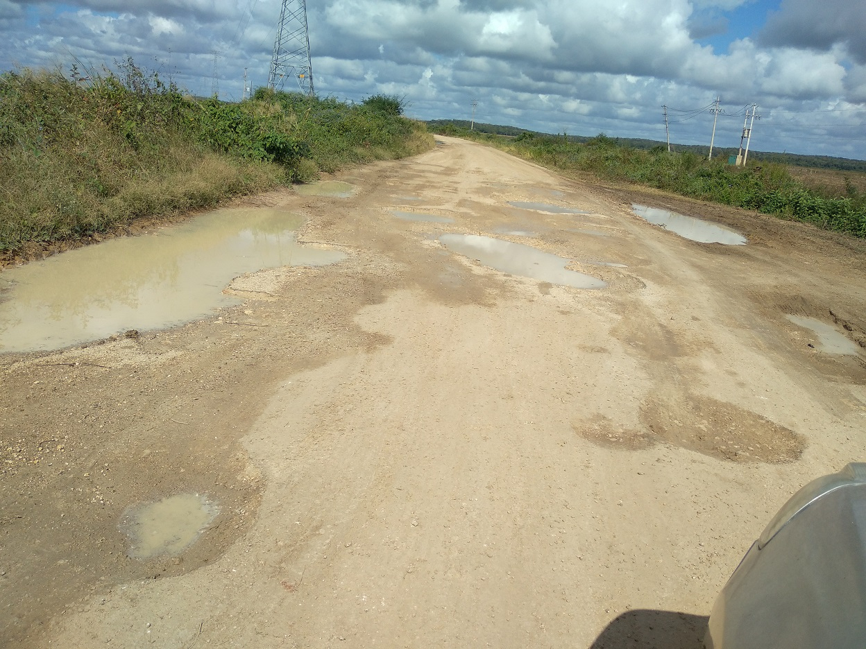 Más de 50 años y múltiples huracanes dejan camino casi intransitable