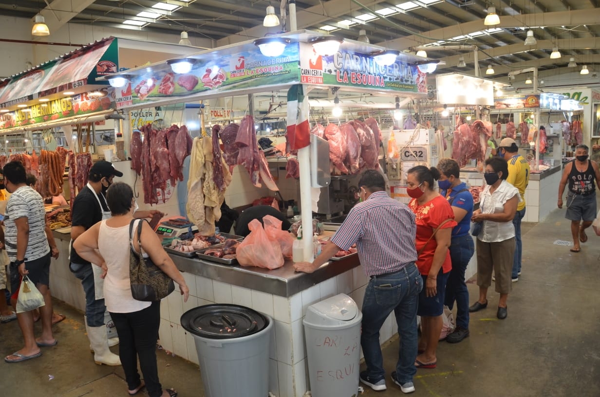 Locatarios esperan una repunte en sus ventas del 70% y descartan un aumento en sus precios. Foto: Fernando Kantún