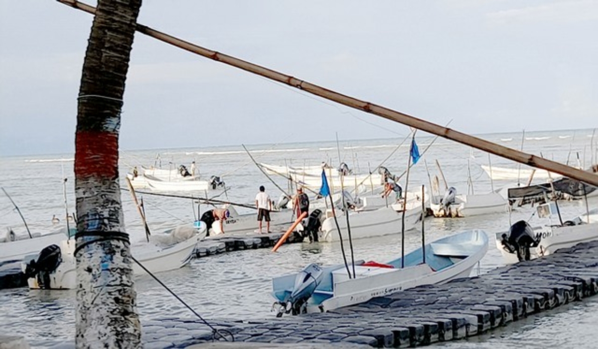 Las condiciones del clima ocasionaron el cierre de puertos en Champotón. Foto: José Valencia.