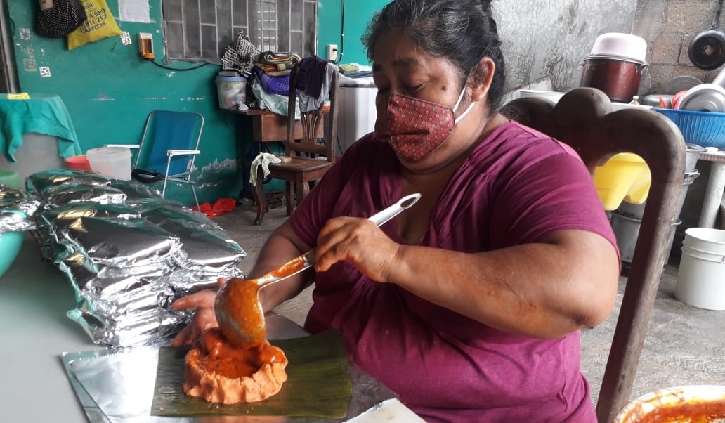 Con el COVID-19 las ventas disminuyeron hasta en un 50%; sin embargo, doña María sigue adelante. Foto: José Pacheco Con el COVID-19 las ventas disminuyeron hasta en un 50%; sin embargo, doña María sigue adelante. Foto: José Pacheco