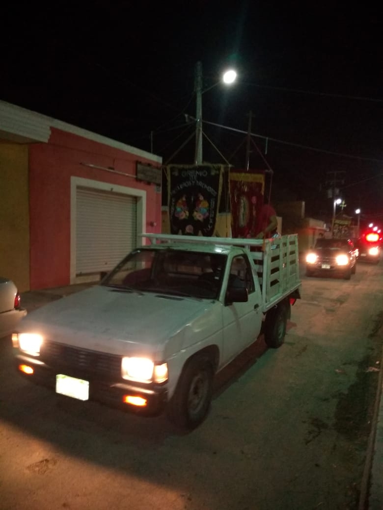 La procesión fue encabezada por el presbítero José Iván González Aguilar, Foto: José Daniel Quintal Arroyo