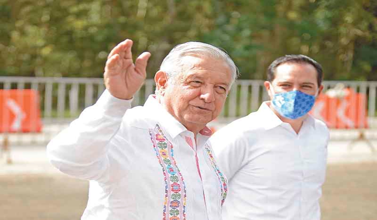López Obrador acudió a Uayma a supervisar los trabajos en el Tramo 4 del proyecto. Foto: Luis Pérez.