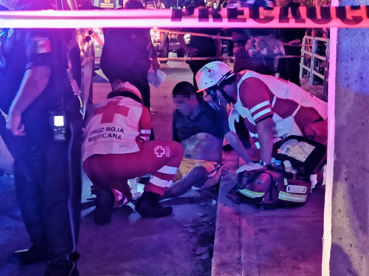 El hombre fue atendido por una ambulancia y trasladado a un hospital Foto: Ricardo Jiménez El hombre fue atendido por una ambulancia y trasladado a un hospital Foto: Ricardo Jiménez