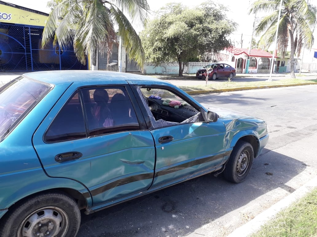 El motociclista resultó con lesiones leves en los dedos de la mano izquierda. Foto: Ramón Can El motociclista resultó con lesiones leves en los dedos de la mano izquierda. Foto: Ramón Can