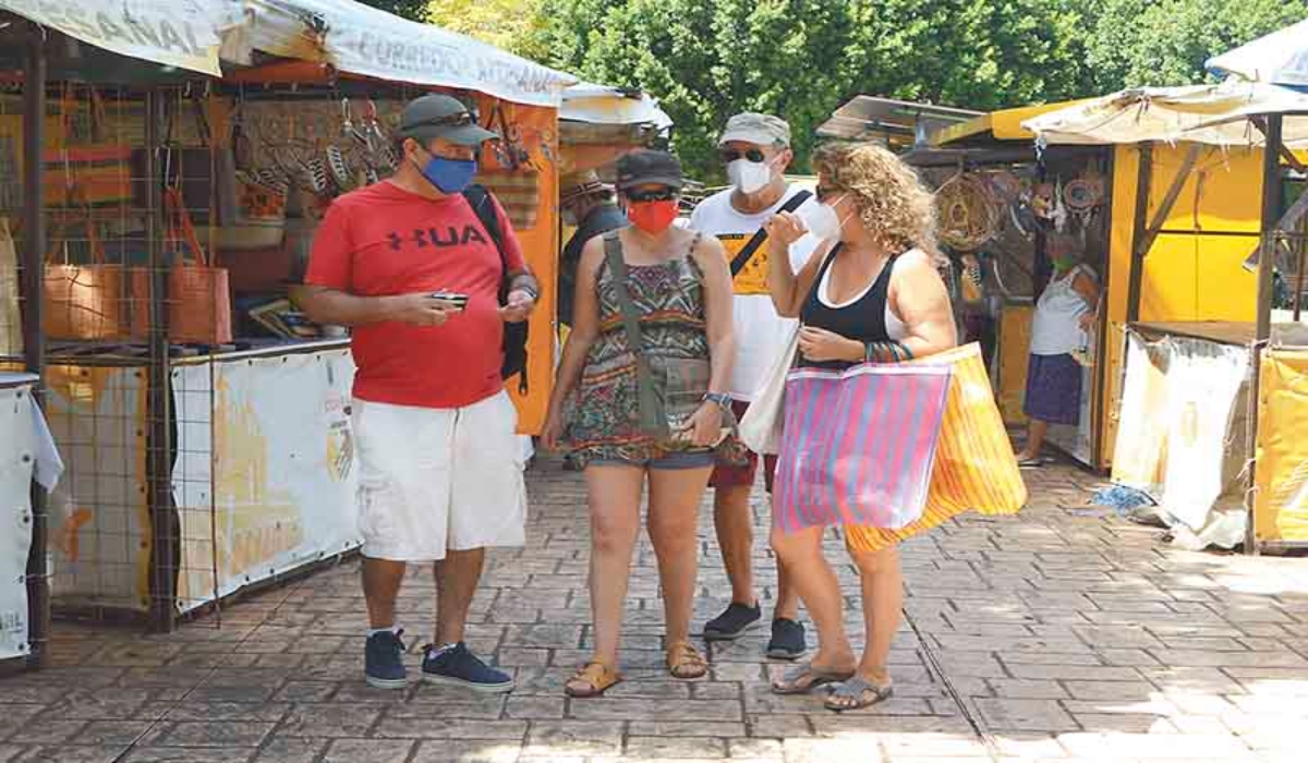 Los visitantes acudieron al corredor artesanal del municipio. Fotos: David Collí.