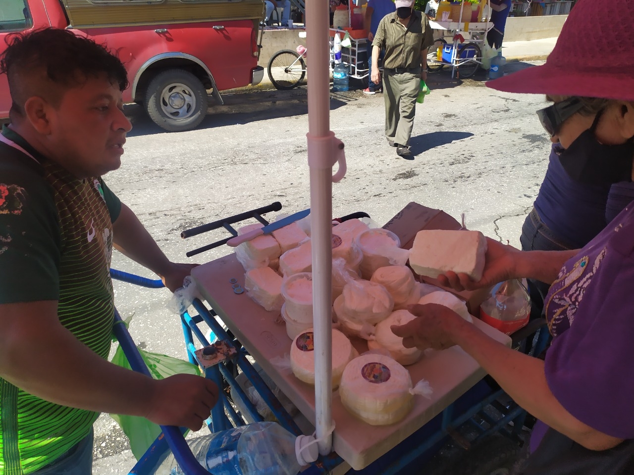 Los productores de queso indicaron que sus precios son igual o más baratos que los de las marcas suspendidas por la profeco Foto: José Pacheco Los productores de queso indicaron que sus precios son igual o más baratos que los de las marcas suspendidas por la profeco Foto: José Pacheco