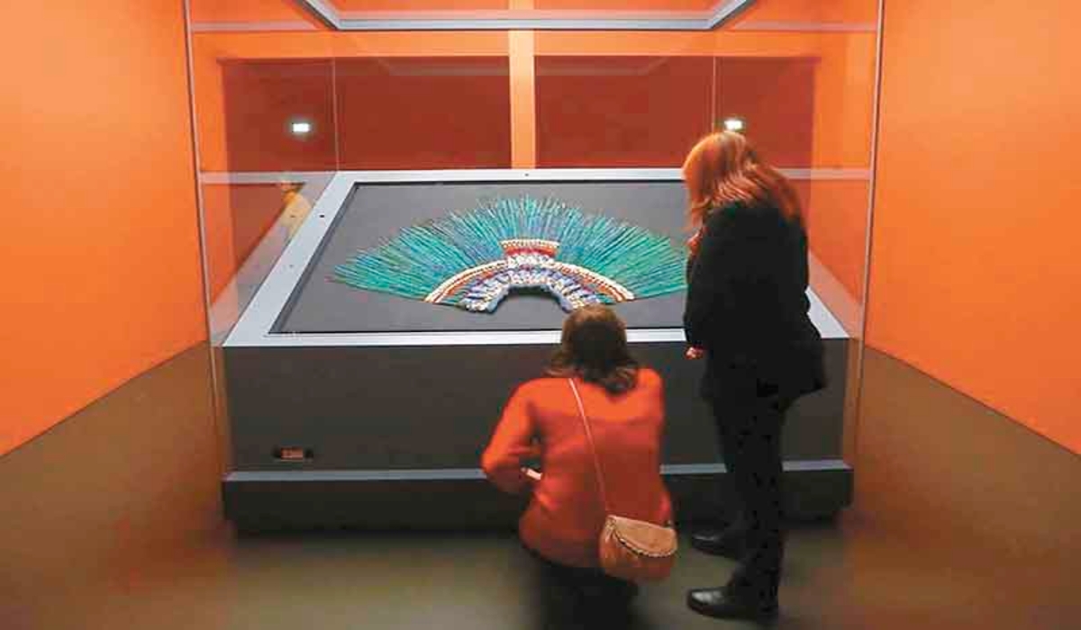 Existen múltiples historias sobre cómo el penacho llegó al país europeo. Foto: Especial. Existen múltiples historias sobre cómo el penacho llegó al país europeo. Foto: Especial.