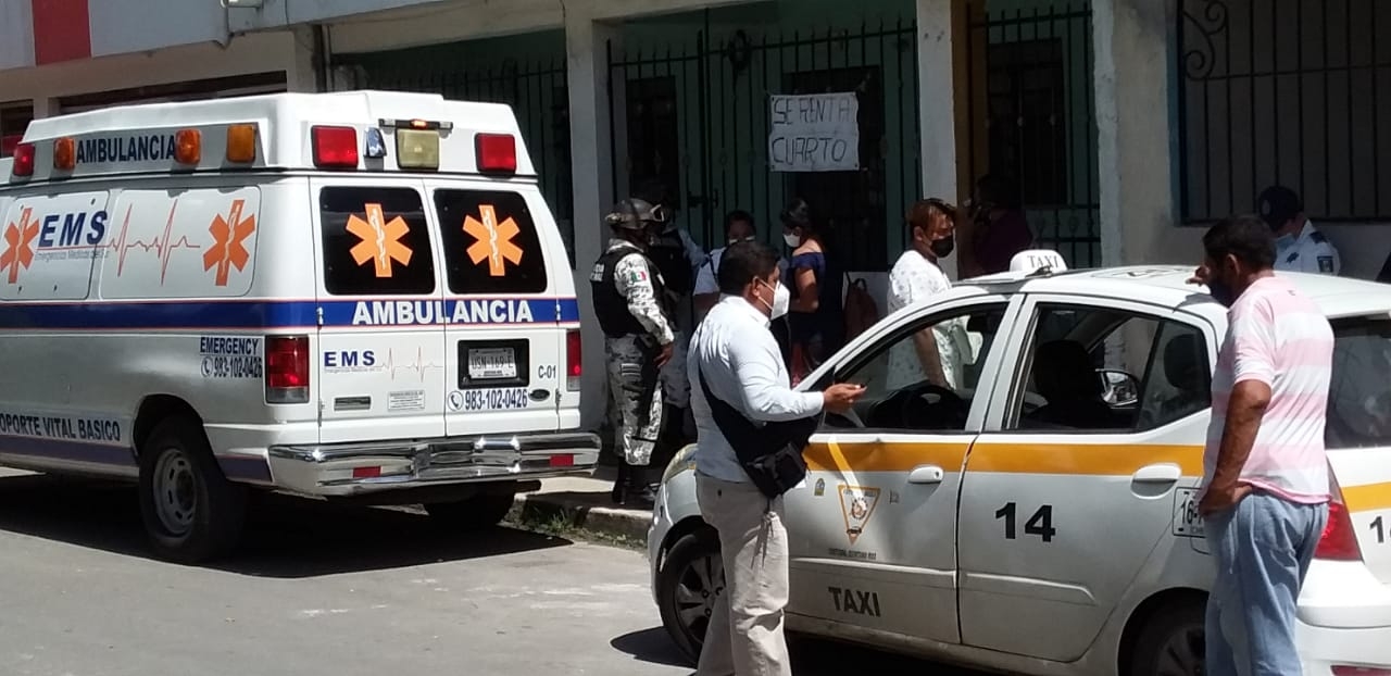 El motociclista resultó con heridas graves, y fue atendido por paramédicos. Foto: Ramiro Can El motociclista resultó con heridas graves, y fue atendido por paramédicos. Foto: Ramiro Can