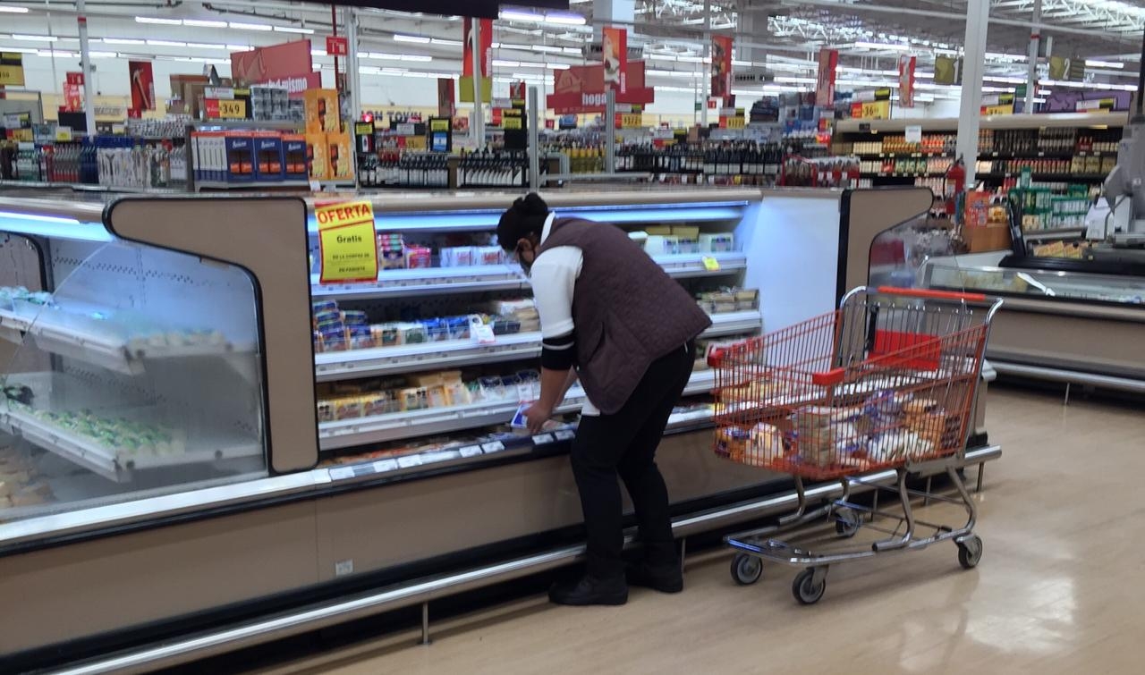 Los productos que se retiraron de los aparadores y neveras de los supermercados: Foto: José Ramos. Los productos que se retiraron de los aparadores y neveras de los supermercados: Foto: José Ramos.