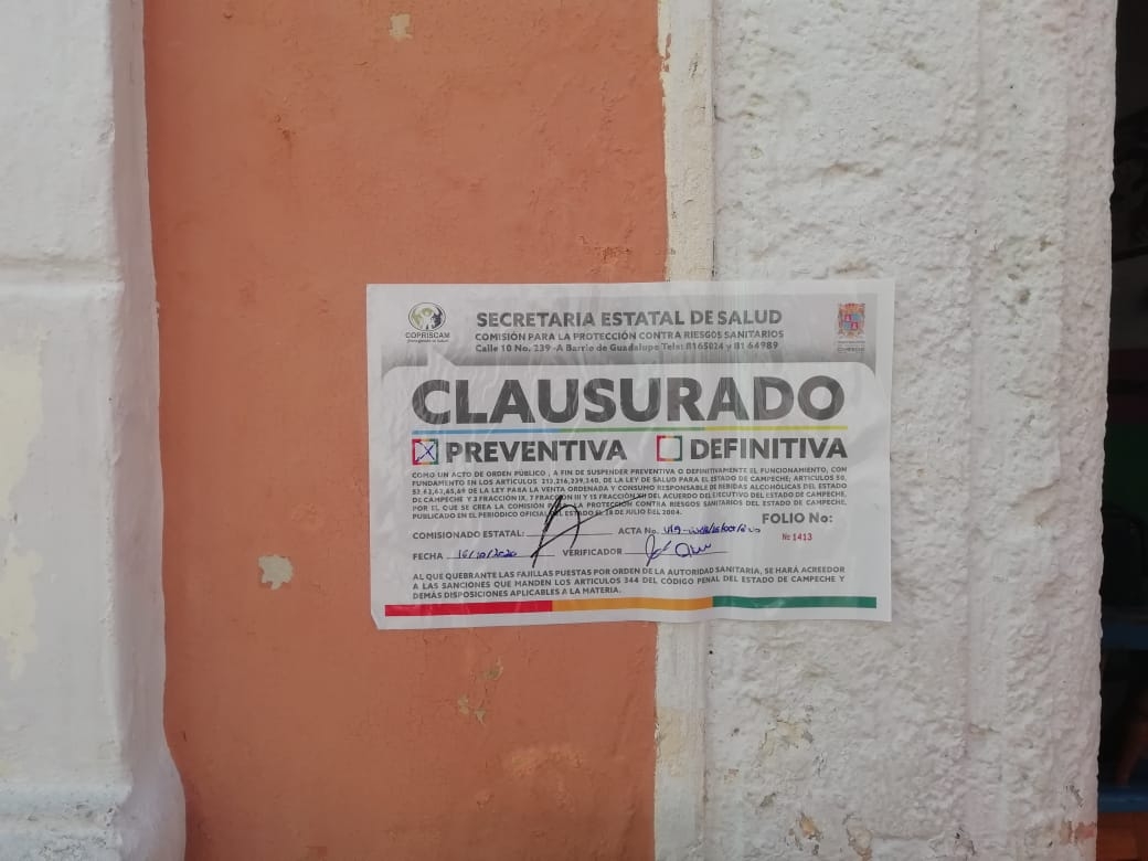 Dos establecimientos del corredor turístico de la Calle 59, fueron clausurados por ofertar bebidas embriagantes por fuera y no acreditar la autorización correspondiente de operatividad. Foto: Jorge Chan