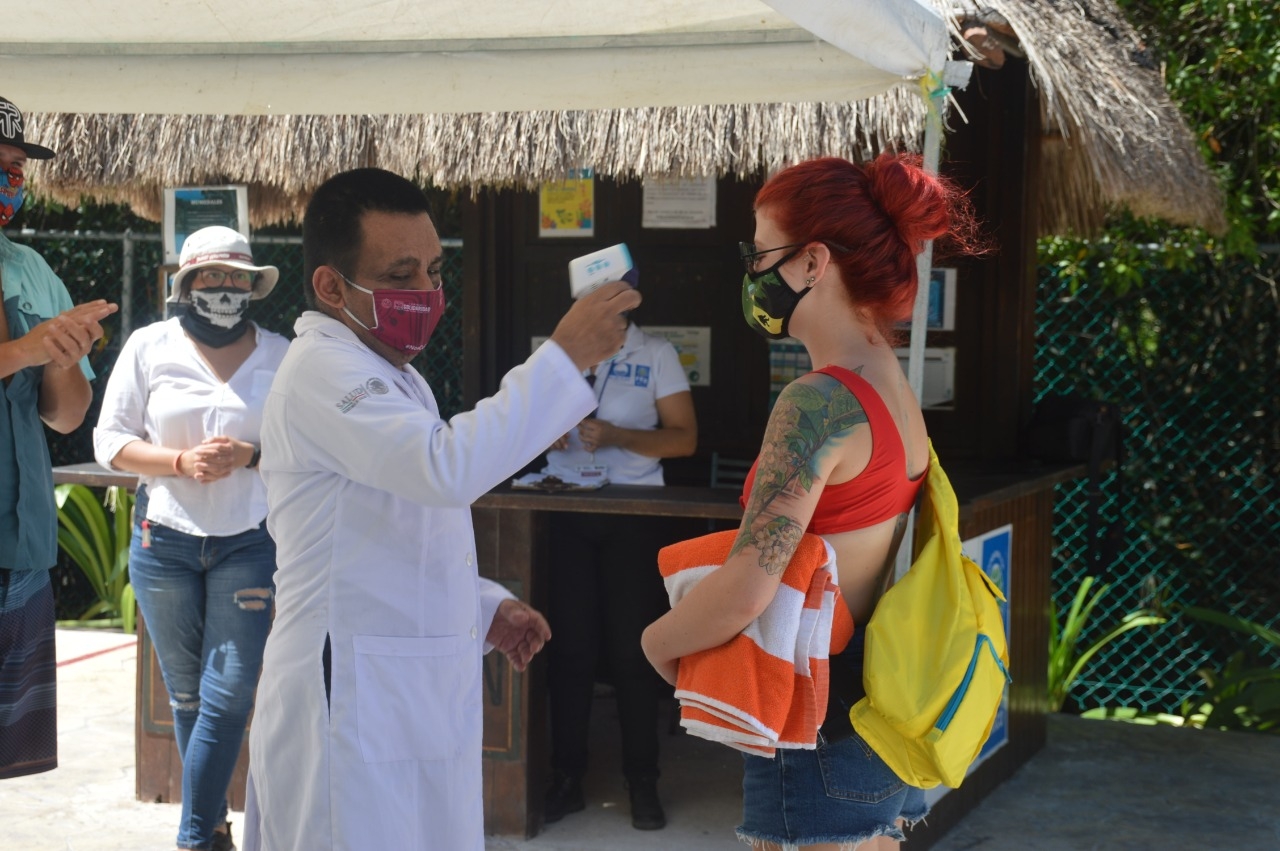 según el reporte técnico hasta  las 12:00 horas, 853 pacientes se encontraban en aislamiento social y 248 están hospitalizados.