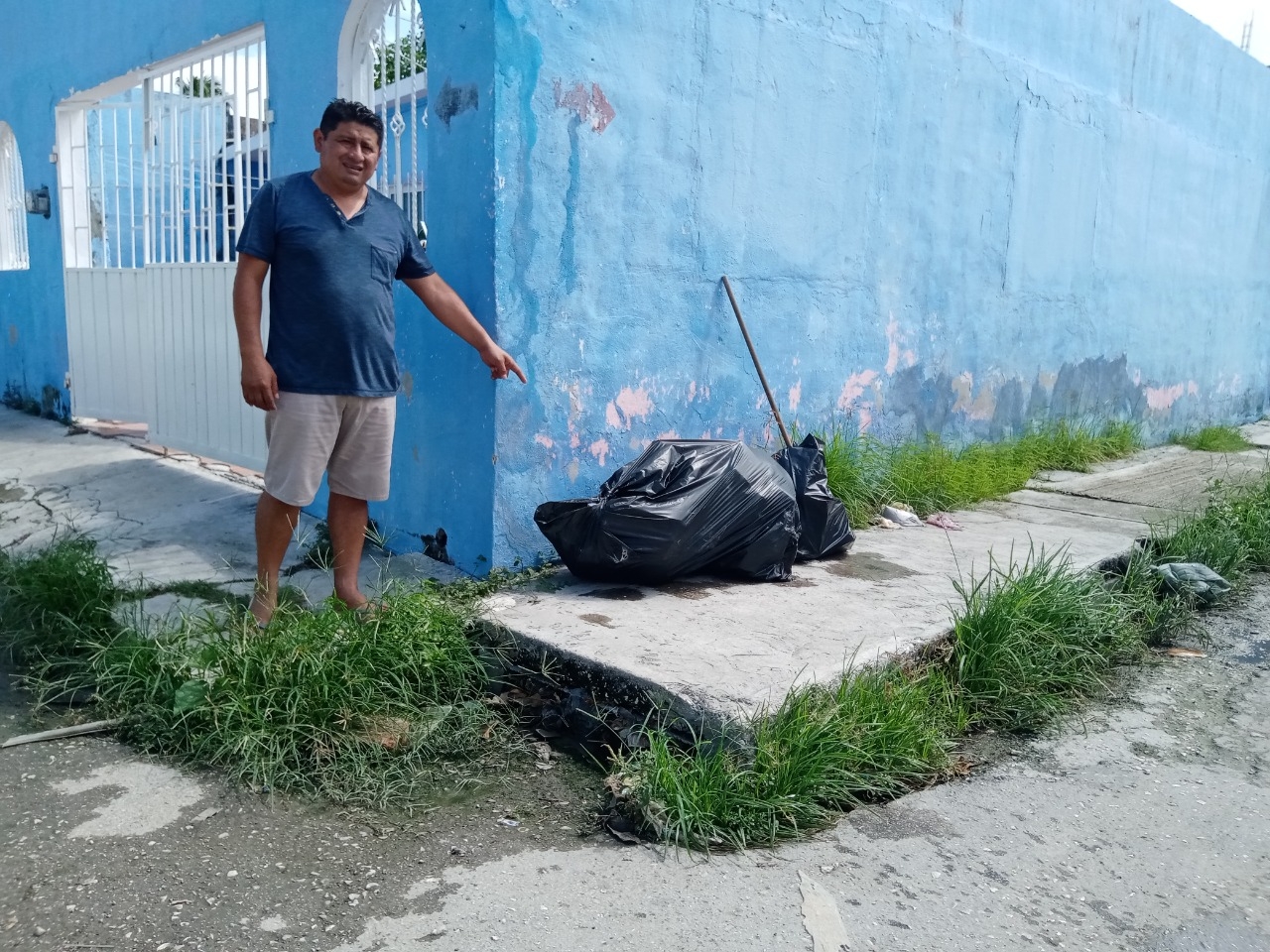 El ciudadano atribuyó que debido al cambio de Gobierno Municipal, sus quejas no han sido atendidas. Foto: Agustín Ferrer