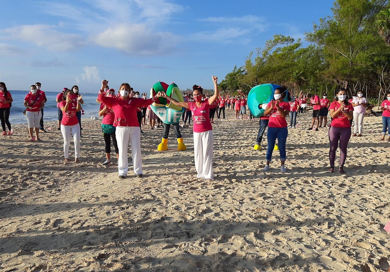El evento contó con una activación deportiva de zumba, realizada por quienes entraron en calor para animar a todos los participantes. Foto: Sandy Márquez