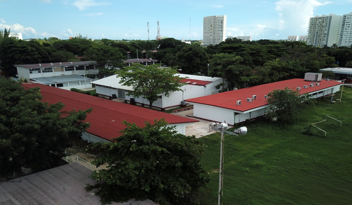 La secretaria de Educación dijo que los 30 colegios edificados en esta administración se encuentran en orden. Foto: Mario Hernández